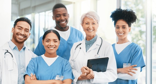 Équipe médicale diverse